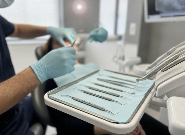 Recupera tus encías con el tratamiento de periodontitis en Ourense - Imagen 1